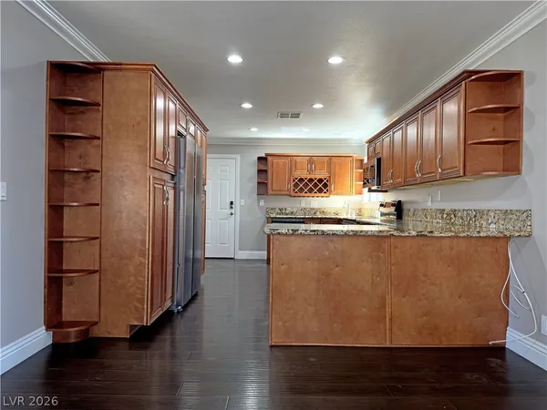 $2,300 | 2414 La Casa Drive, Henderson, NV 89014