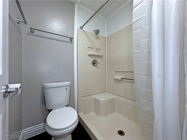 $2,300 | 2414 La Casa Drive, Henderson, NV 89014