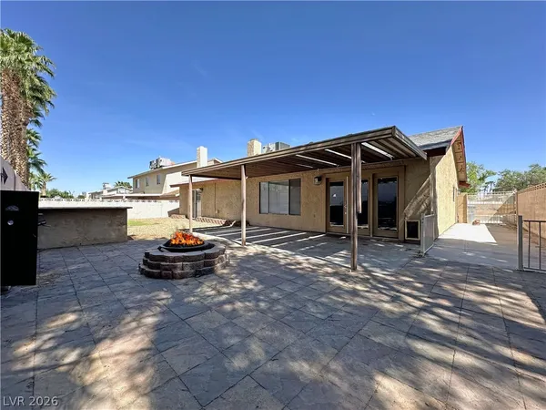 $2,300 | 2414 La Casa Drive, Henderson, NV 89014