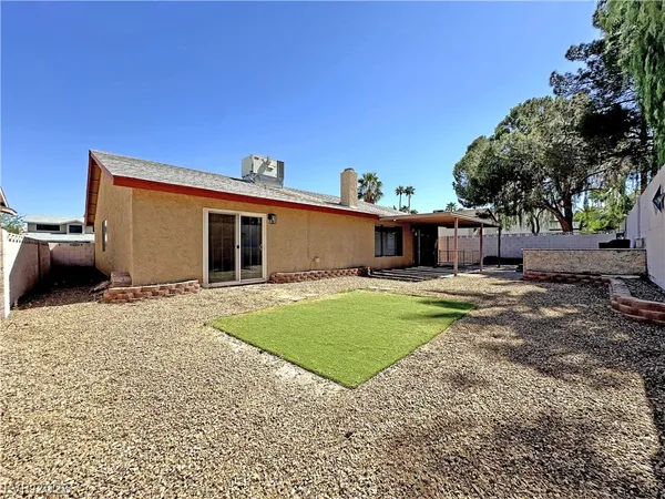 $2,300 | 2414 La Casa Drive, Henderson, NV 89014
