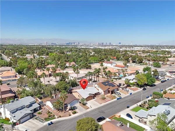 $2,300 | 2414 La Casa Drive, Henderson, NV 89014