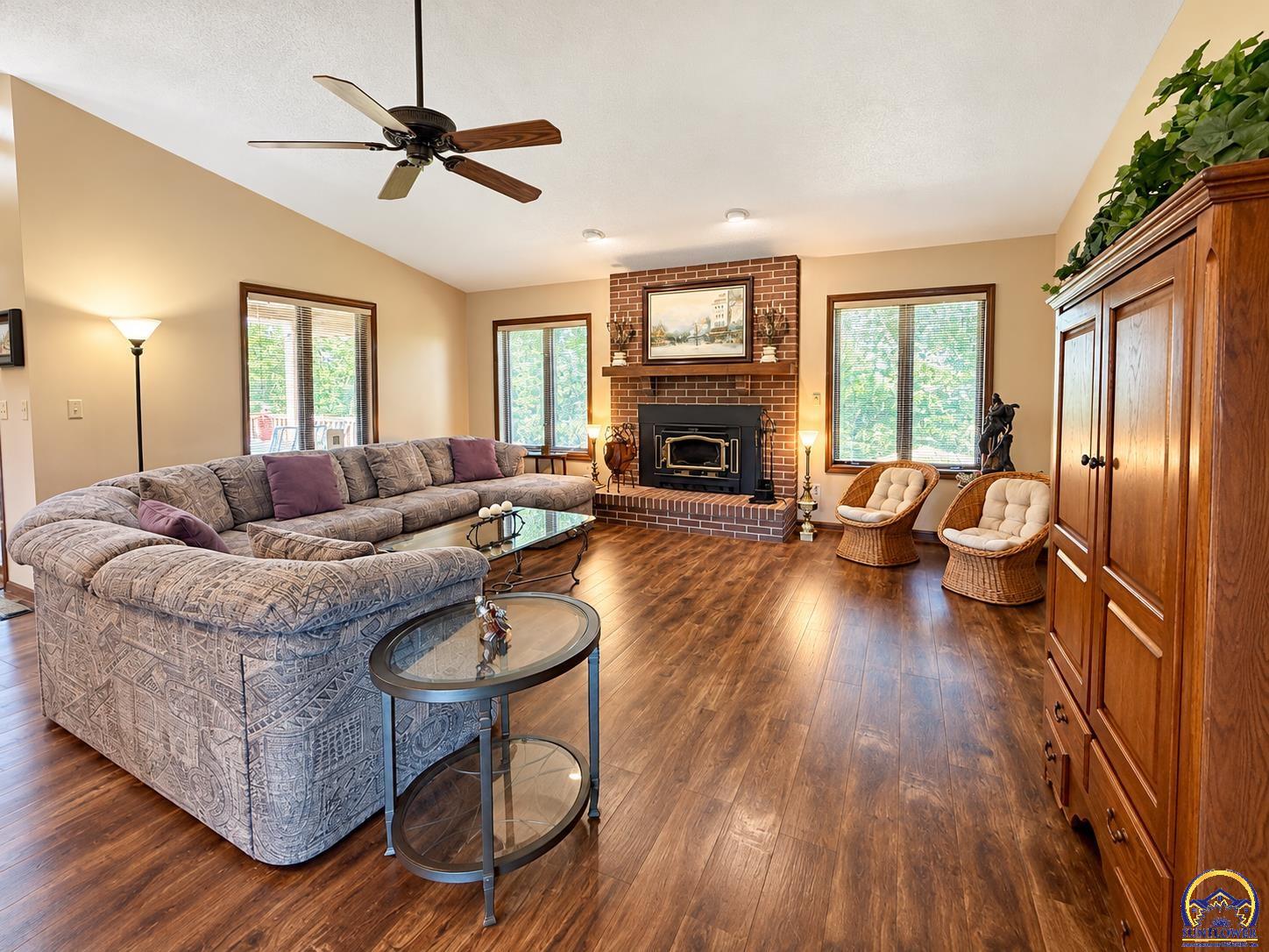 6221 Ridgeview Drive Ozawkie, KS 66070 - Photo 4 of 22 Gallery Image 4