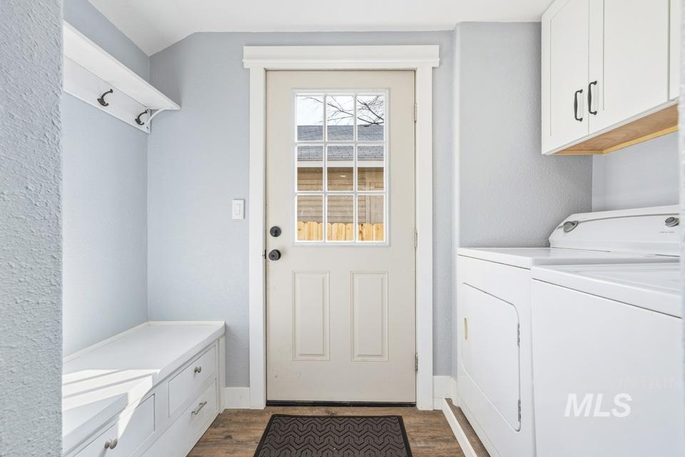 253 West Court Street Weiser, ID 83672 - Photo 28 of 35 Laundry area with cabinet space, dark wood-type flooring, washing machine and dryer, and a textured wall