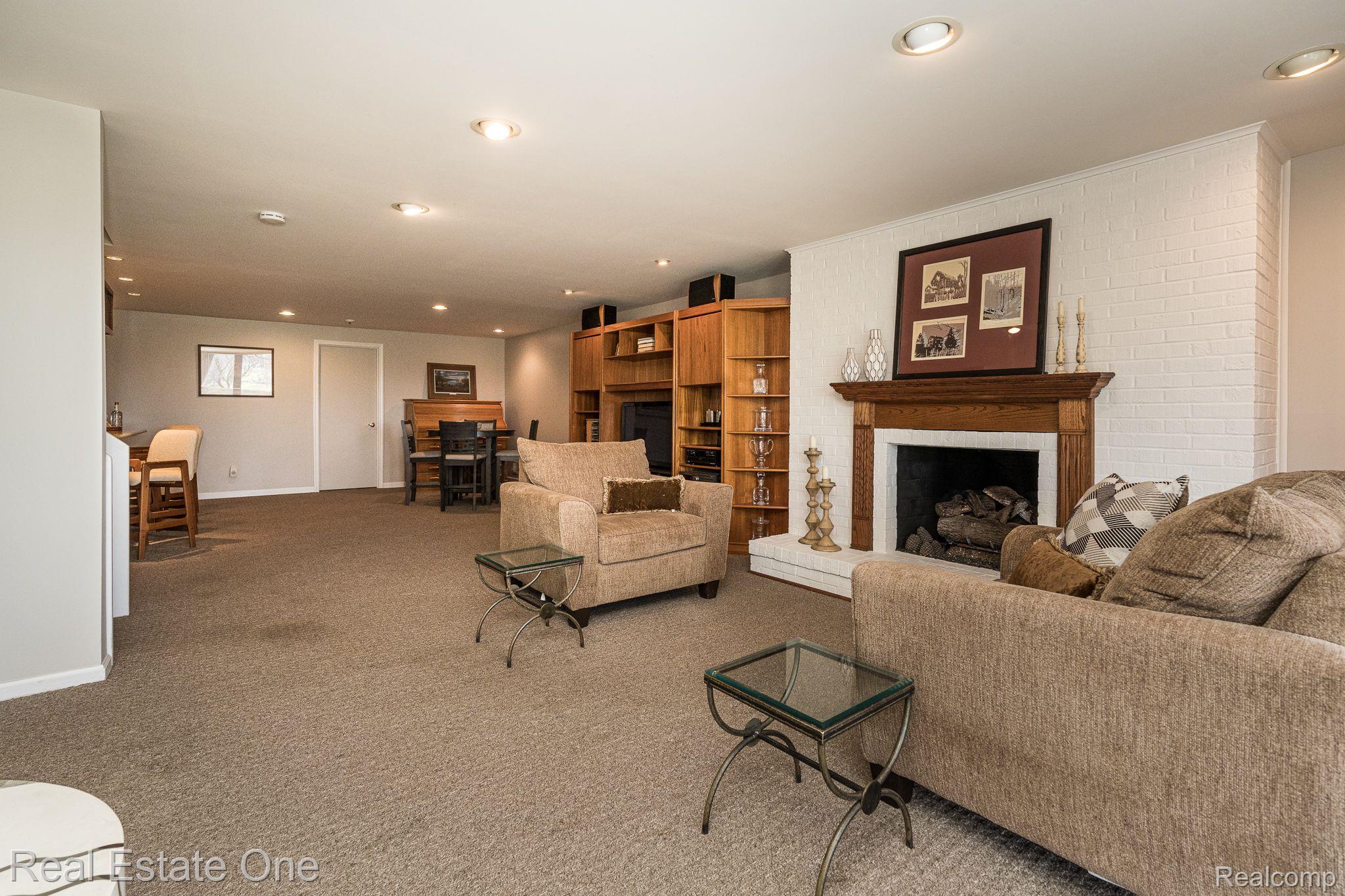 888 GreenView Court Rochester, MI 48307 - Photo 20 of 29 Gallery Image 20