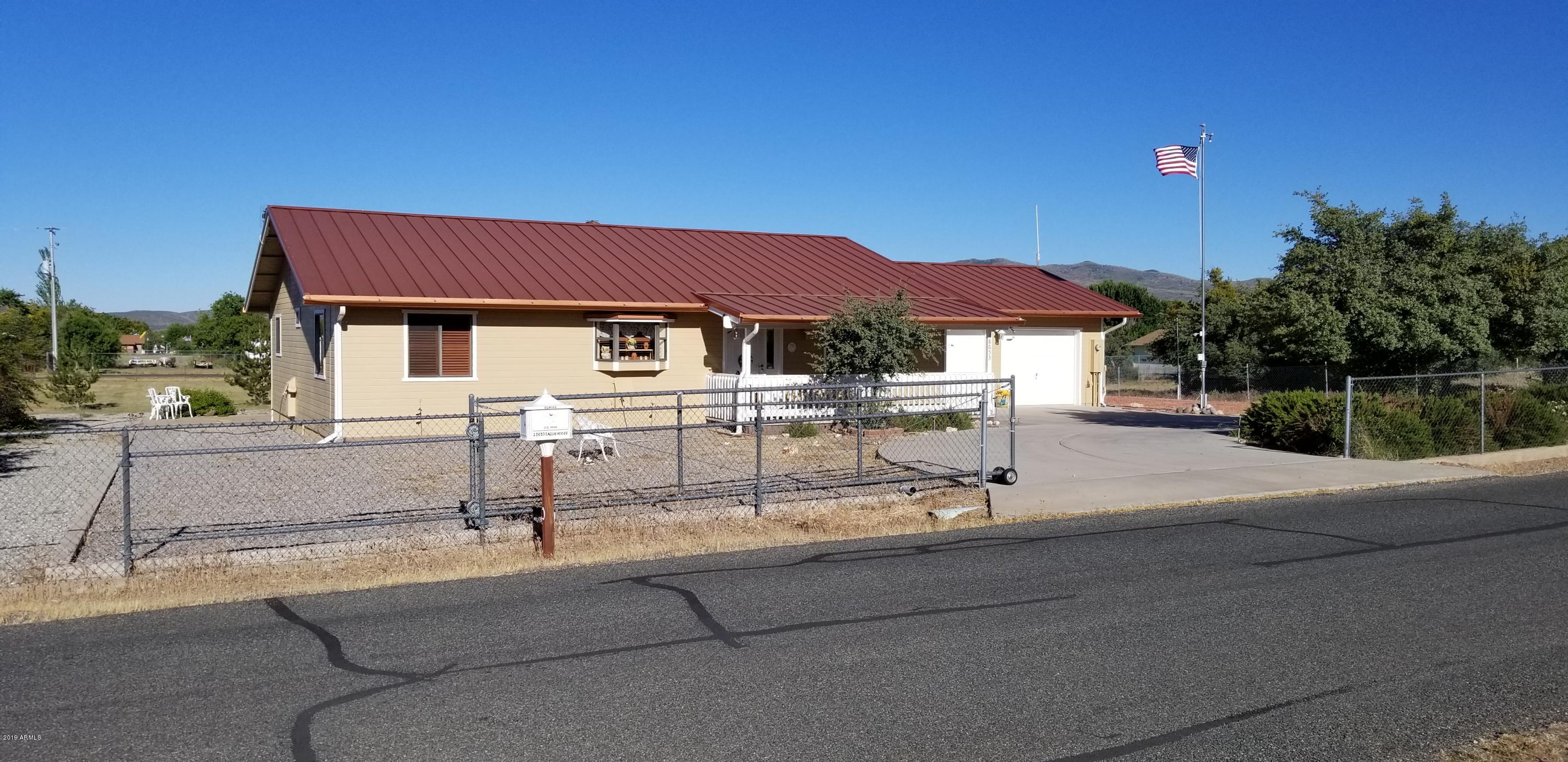 18653 Aggie Hodge Road Peeples Valley, AZ 86332 - Photo 3 of 65 front of home
