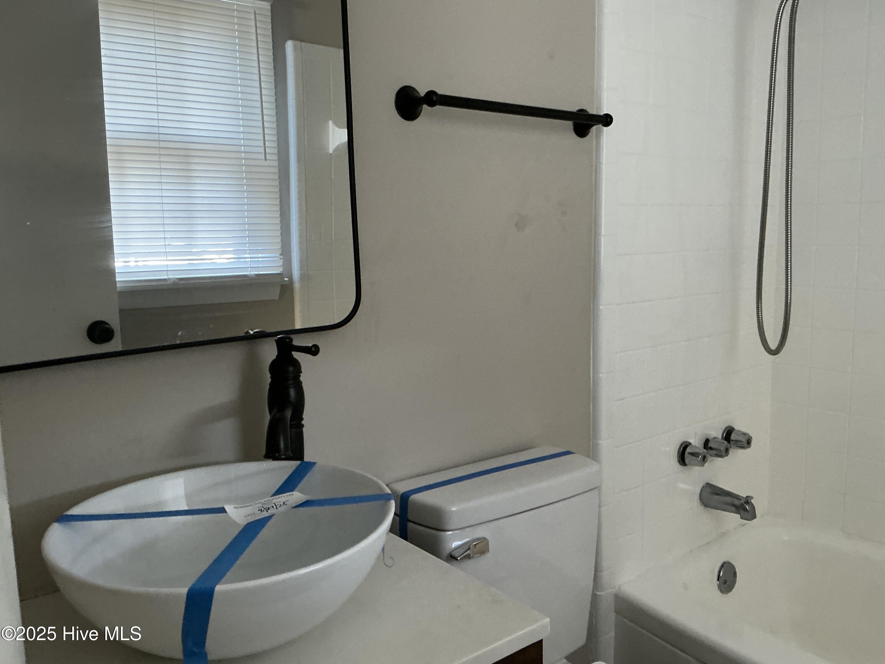 1201 Clifton Road Jacksonville, NC 28540 - Photo 17 of 28 Upstairs hall full bathroom