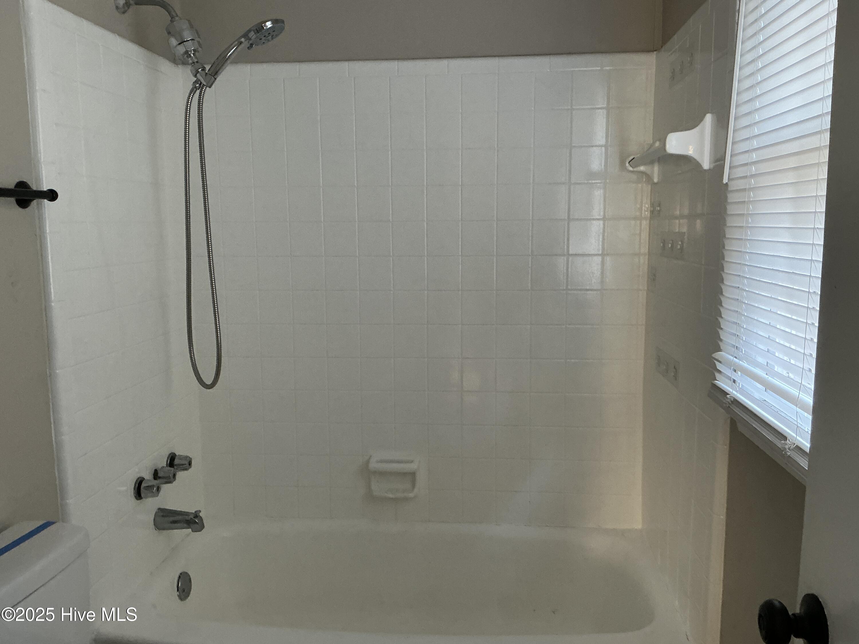 1201 Clifton Road Jacksonville, NC 28540 - Photo 19 of 28 Upstairs hall full bathroom