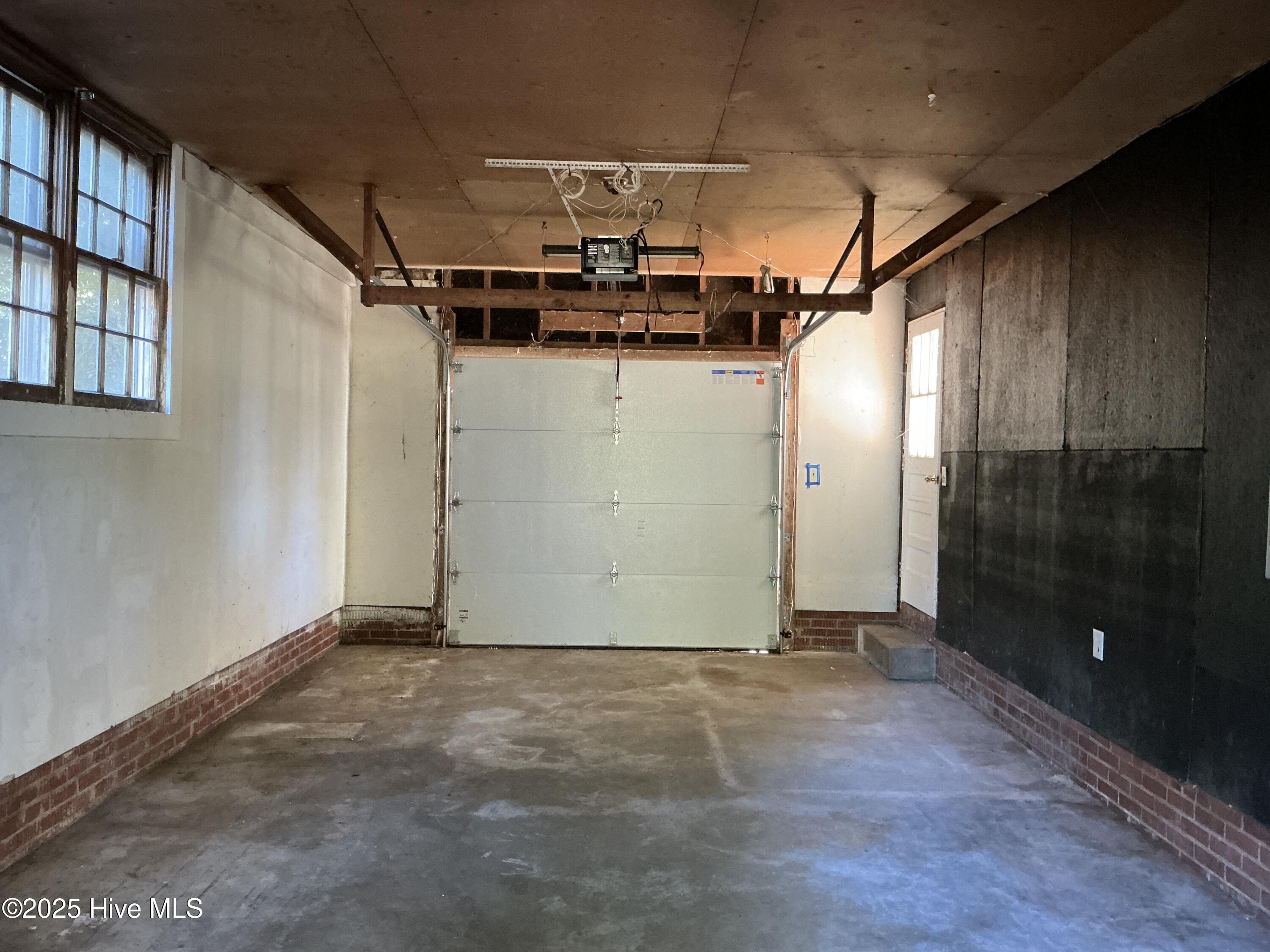 1201 Clifton Road Jacksonville, NC 28540 - Photo 27 of 28 Single car garage