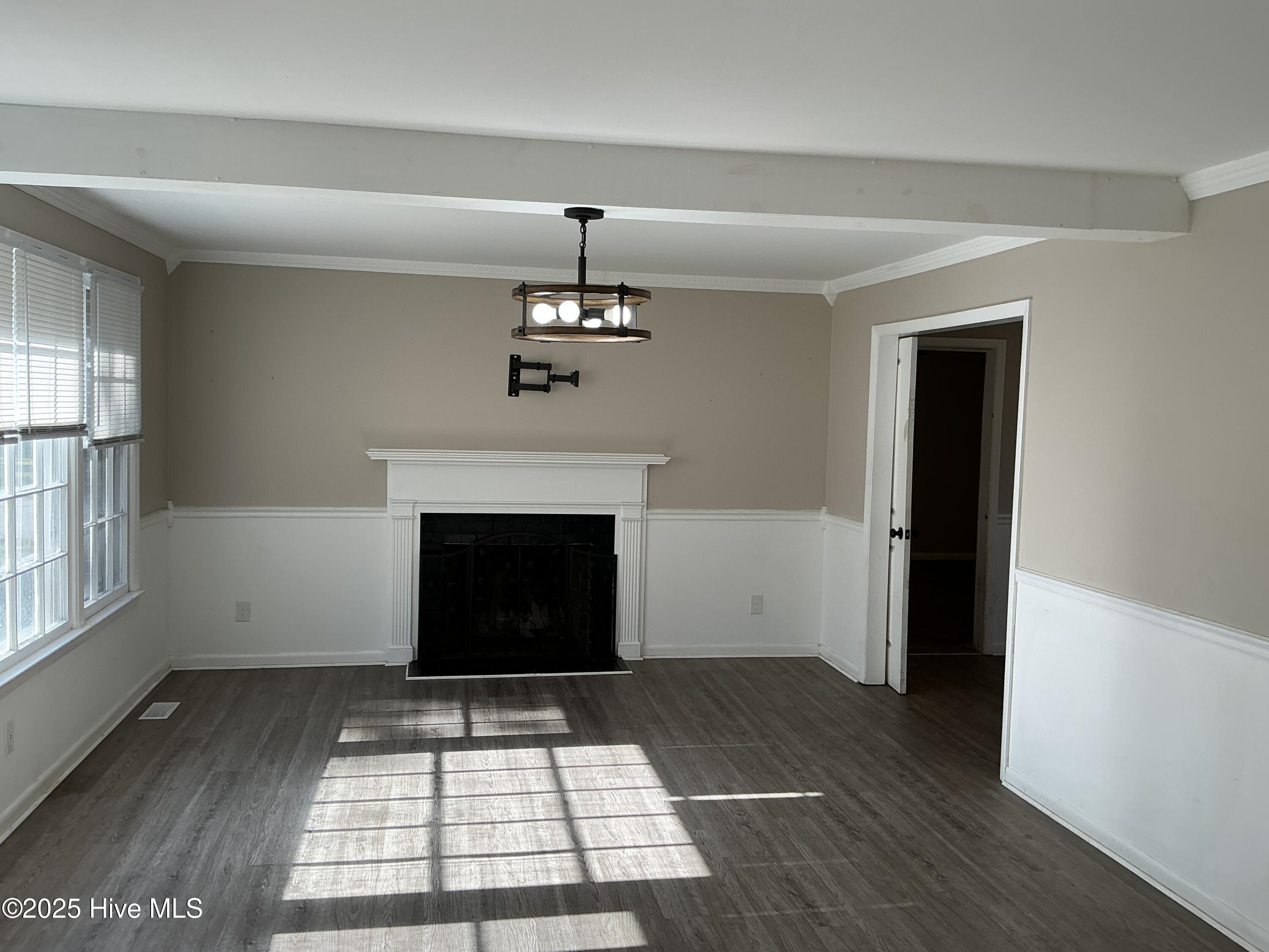 1201 Clifton Road Jacksonville, NC 28540 - Photo 4 of 28 Living room