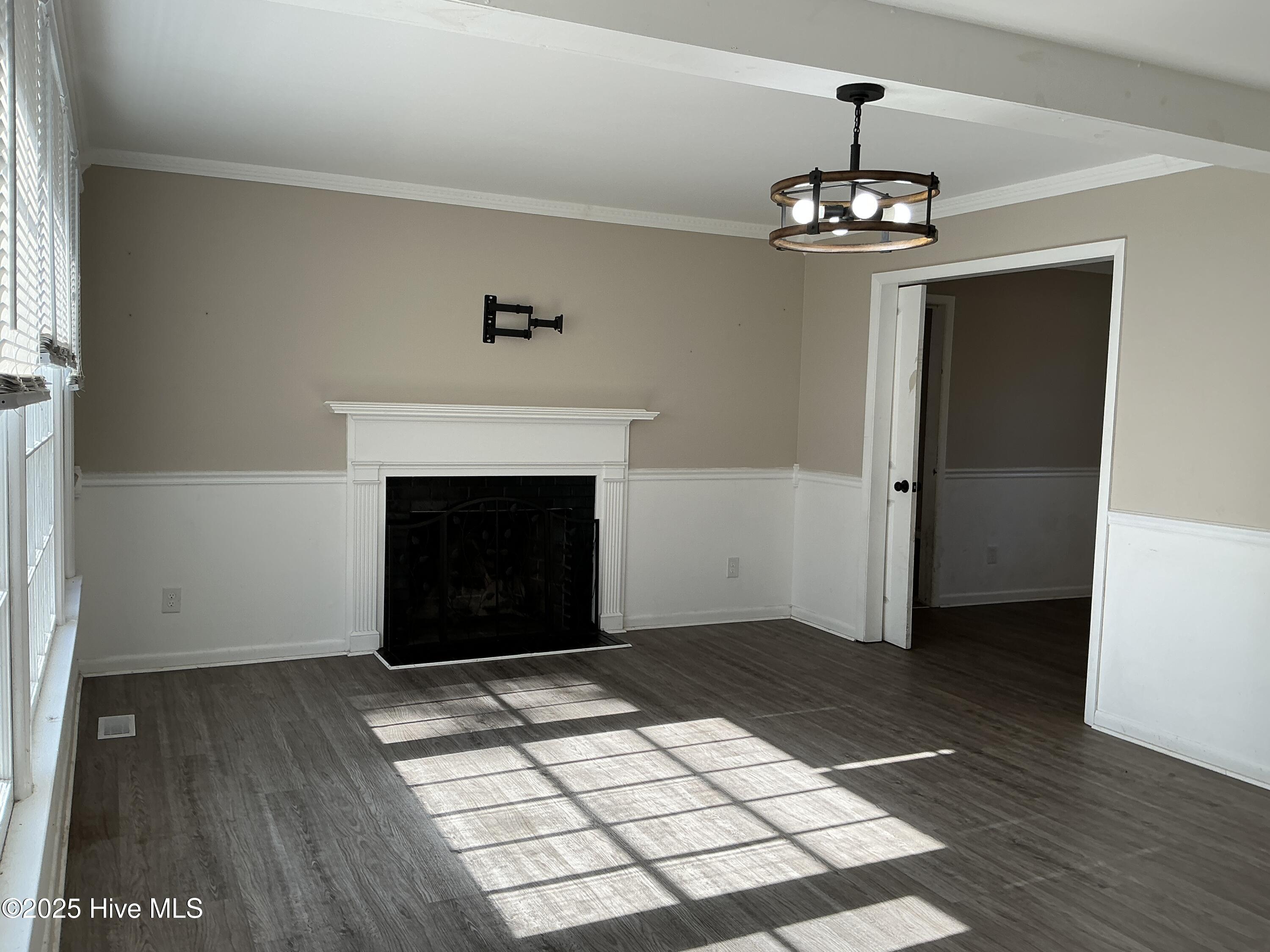 1201 Clifton Road Jacksonville, NC 28540 - Photo 5 of 28 Living room