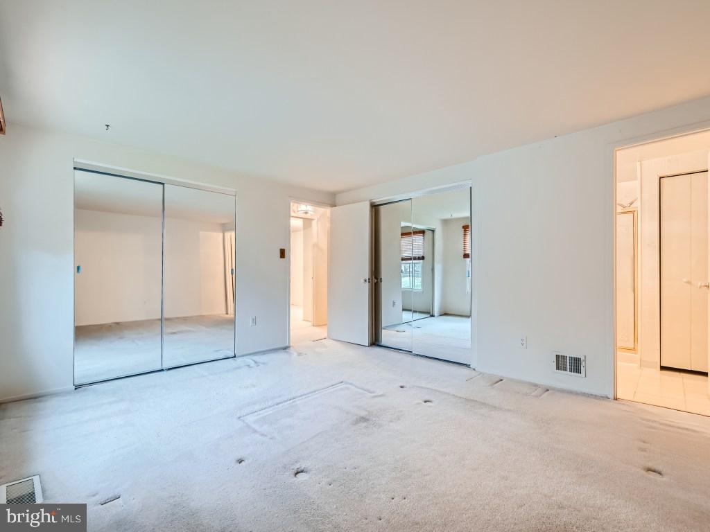 6915 Bugledrum Way Columbia, MD 21045 - Photo 18 of 28 Primary Bedroom with En Suite