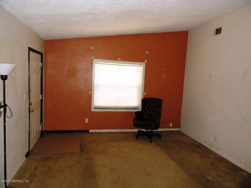 9776 Buncome Road Jacksonville, FL 32246 - Photo 11 of 21 Family Room