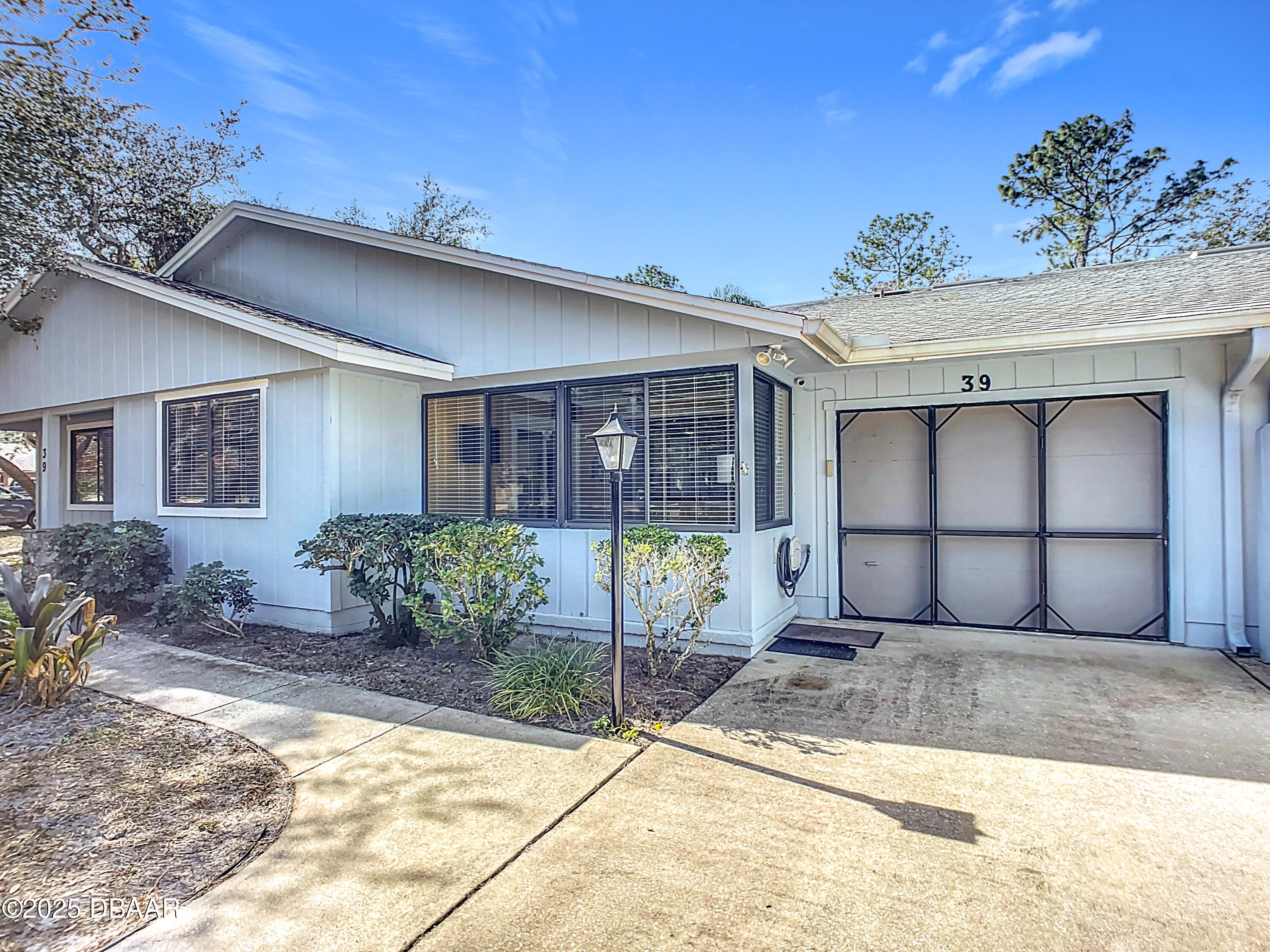 39 Crooked Pine Road Port Orange, FL 32128 - Photo 6 of 47 a front view of a house with garden