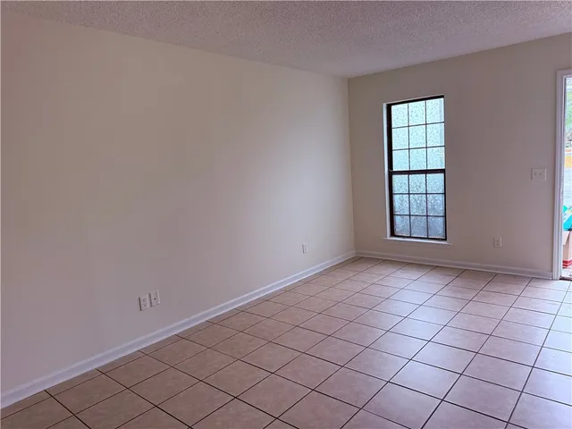 $995 | 890 East Cherry Street, Unit 103, Jesup, GA 31546