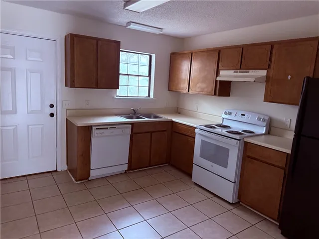 $995 | 890 East Cherry Street, Unit 103, Jesup, GA 31546