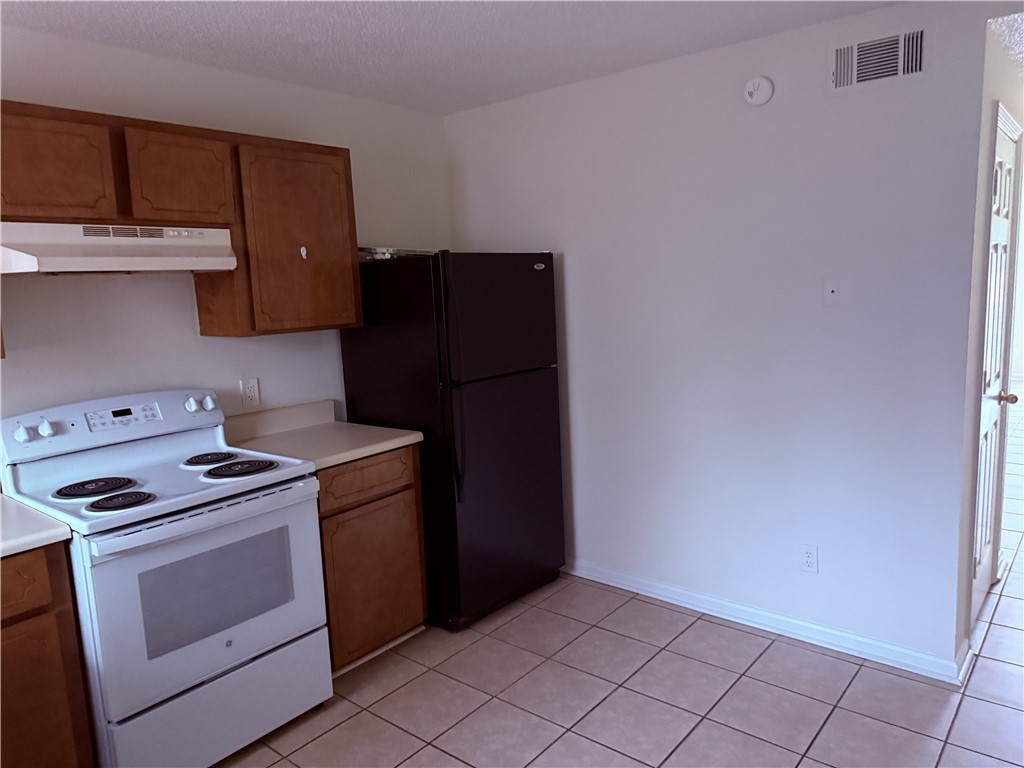 890 East Cherry Street, Unit 103 Jesup, GA 31546 - Photo 4 of 12