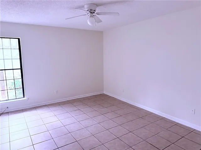 $995 | 890 East Cherry Street, Unit 103, Jesup, GA 31546