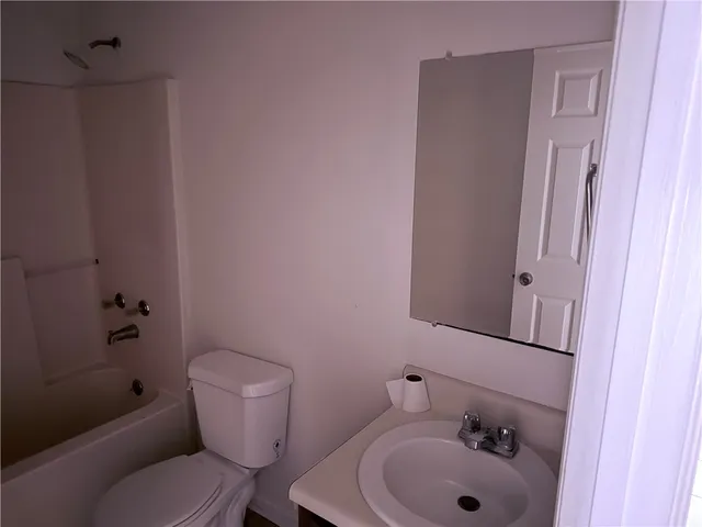 $995 | 890 East Cherry Street, Unit 103, Jesup, GA 31546