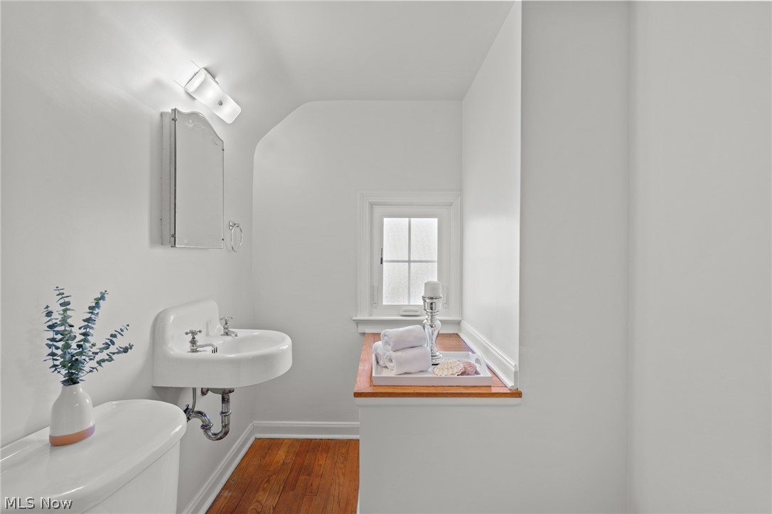 3715 Sutherland Road Shaker Heights, OH 44122 - Photo 27 of 32 3rd floor full bath