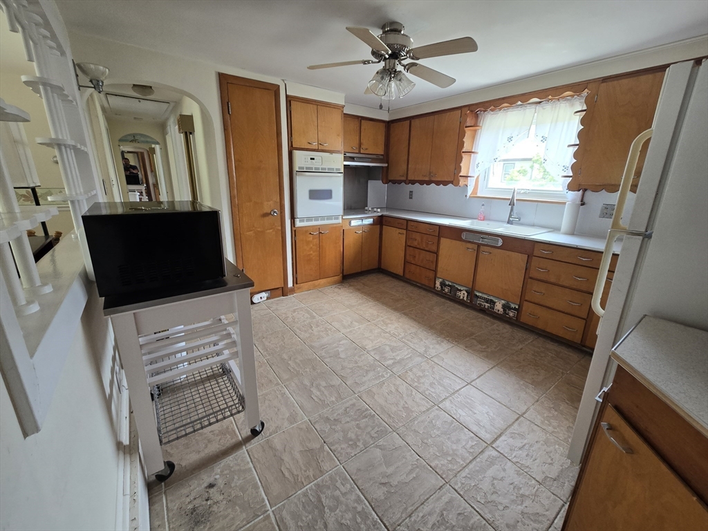 18 Grant Street Acushnet, MA 02743 - Photo 7 of 29