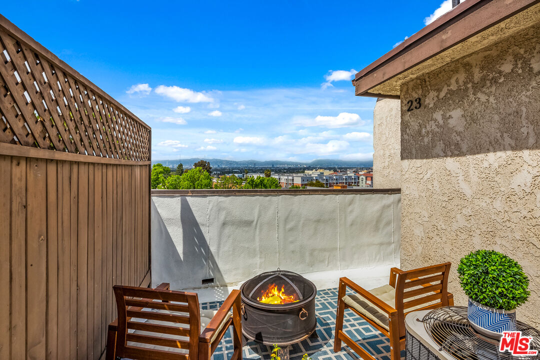 3800 Stocker Street, Unit 23 View Park, CA 90008 - Photo 23 of 33 a backyard of a house with outdoor seating