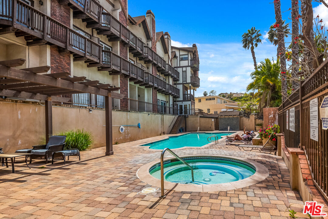 3800 Stocker Street, Unit 23 View Park, CA 90008 - Photo 31 of 33 a backyard of a house with yard and outdoor seating