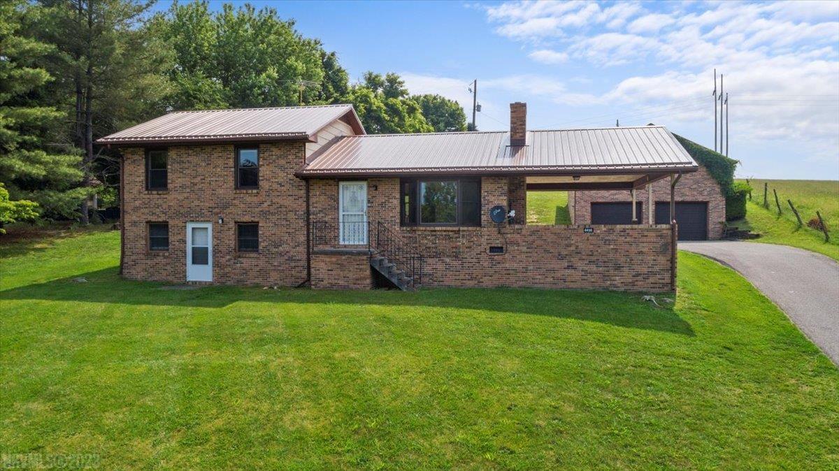 4498 Shelburne Road Radford, VA 24141 - Photo 4 of 61 Gallery Image 4