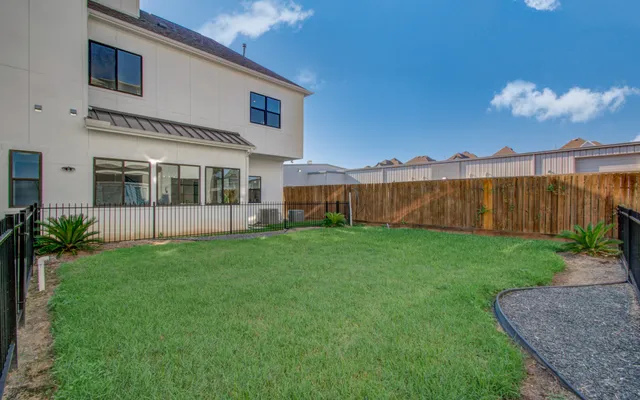 $4,999 | 1643 Bingle Road, Houston, TX 77055