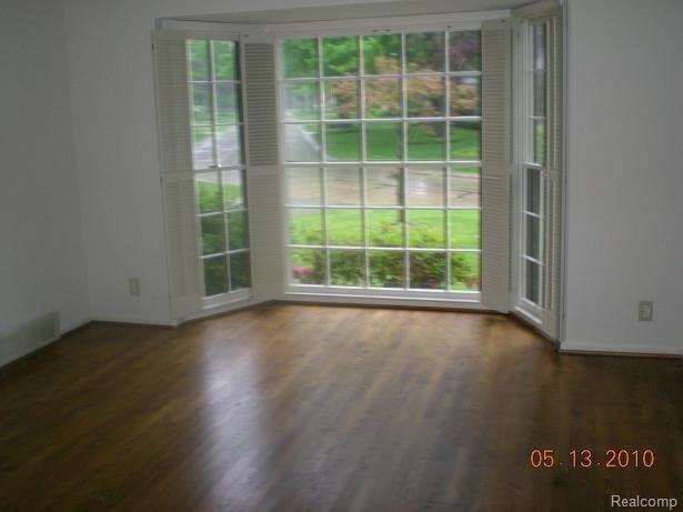 80 North Duval Road Grosse Pointe, MI 48236 - Photo 3 of 23 Living Room 2