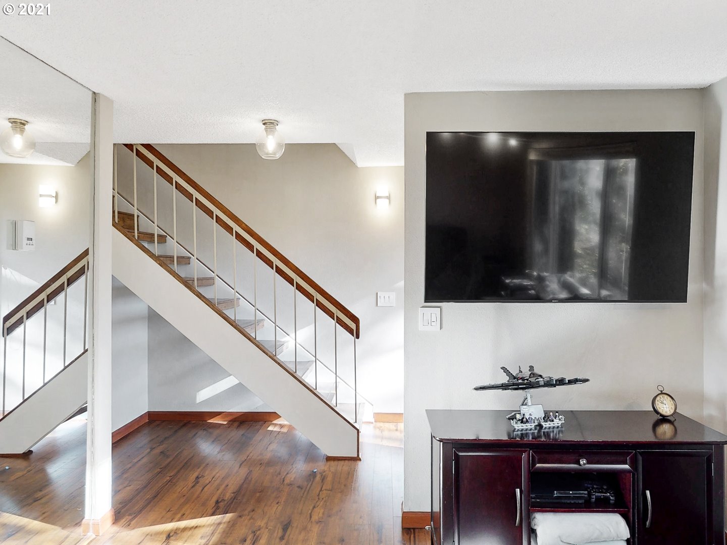 40 Brae Burn Drive Eugene, OR 97405 - Photo 5 of 32 a living room with furniture and a flat screen tv
