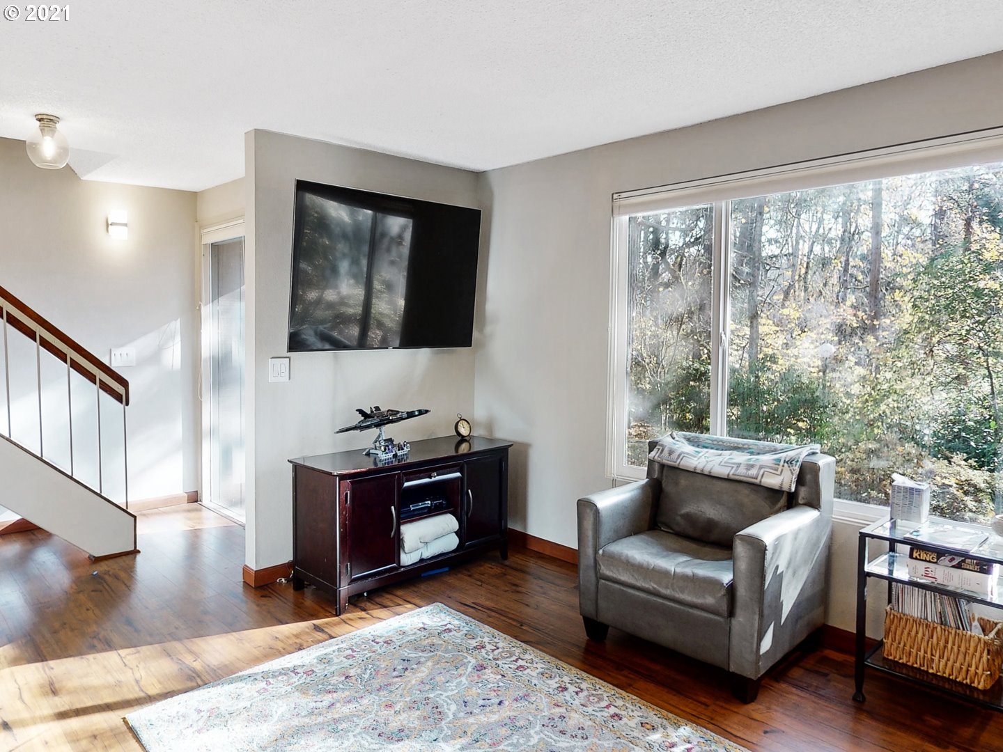40 Brae Burn Drive Eugene, OR 97405 - Photo 6 of 32 a living room with furniture and a flat screen tv