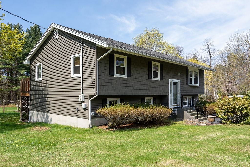 73 Lane Road Derry, NH 03038 - Photo 3 of 32