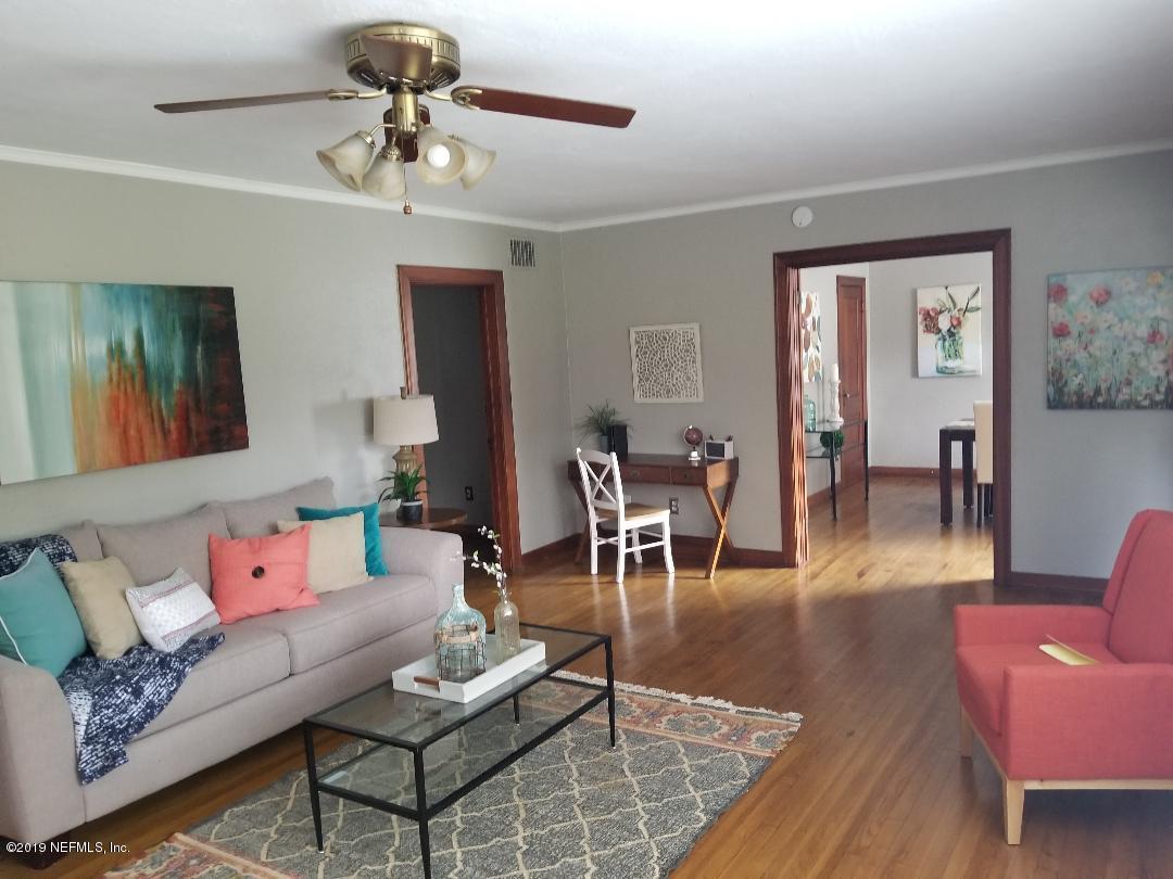 1816 Lorimier Road Jacksonville, FL 32207 - Photo 4 of 25 a living room with furniture and a chandelier