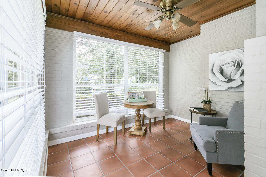 1816 Lorimier Road Jacksonville, FL 32207 - Photo 5 of 25 a living room with furniture and a large window