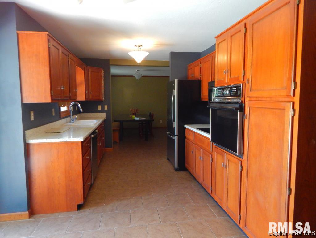 3921 West Bluffs Road Springfield, IL 62711 - Photo 19 of 27