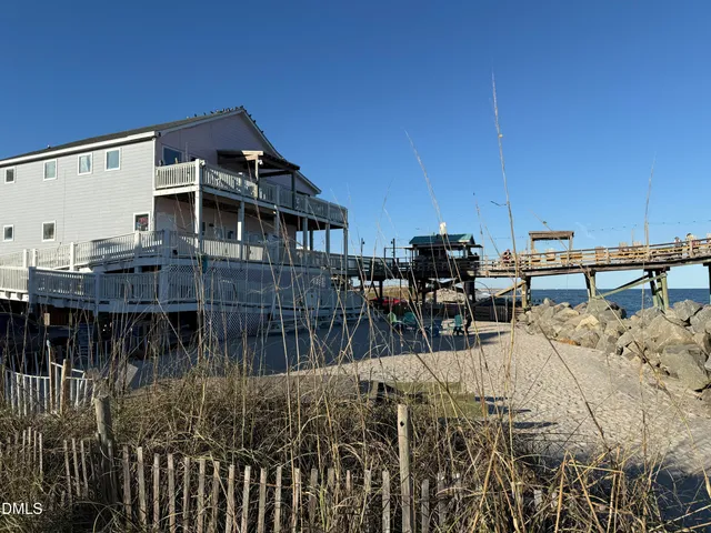 $395,900 | 400 Virginia Avenue, Carolina Beach, NC 28428