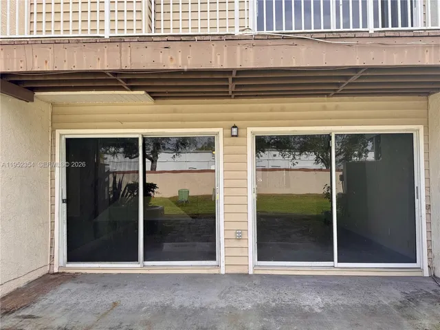 a view of a entrance of the house