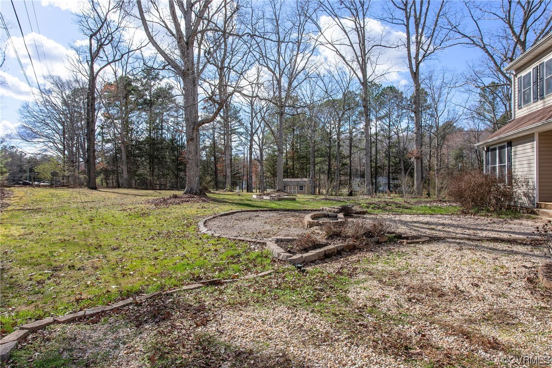 901 Hockett Road Manakin-Sabot, VA 23103 - Photo 3 of 39 a backyard of a house with lots of green space