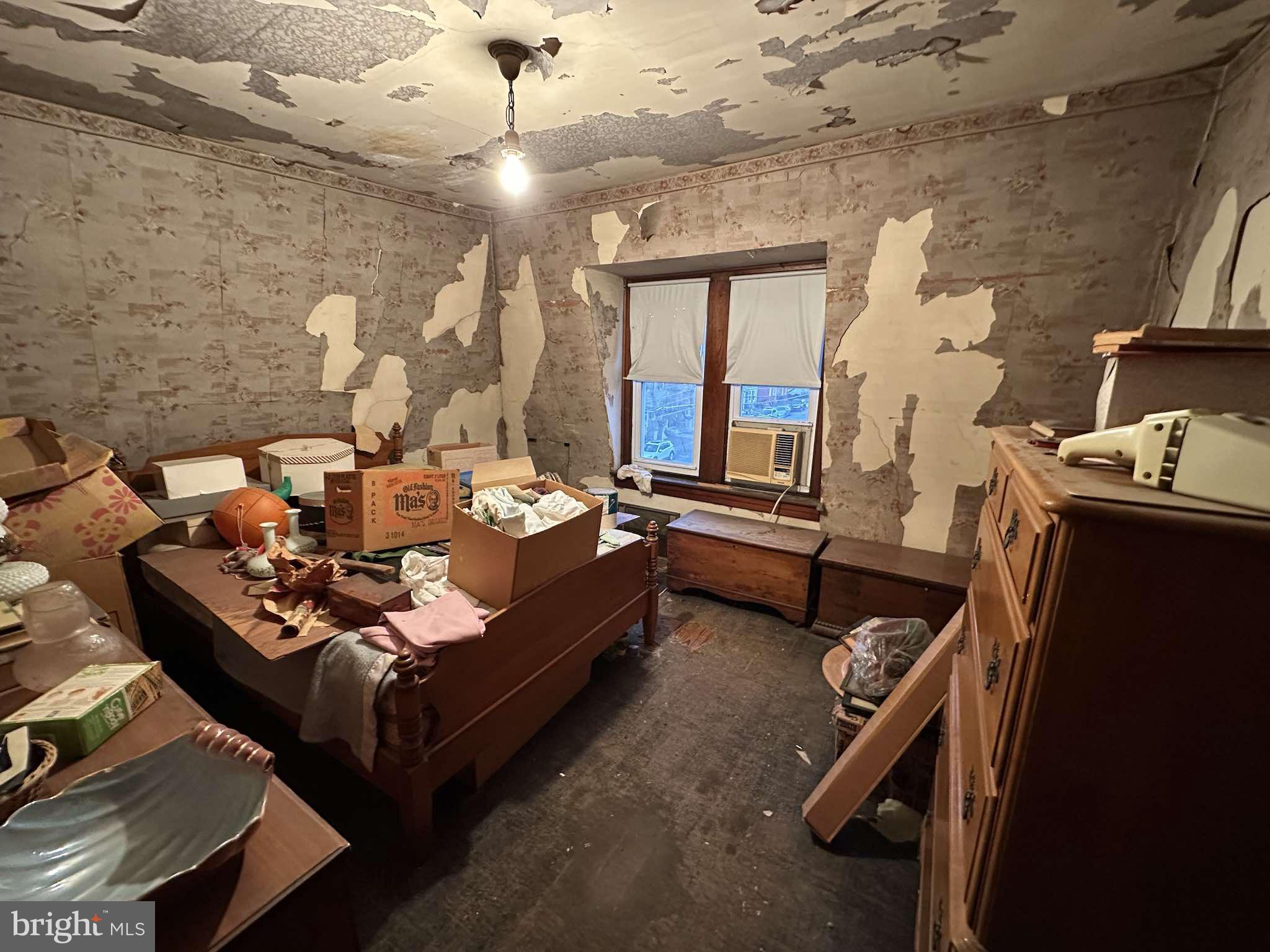 100 South 6th Avenue Reading, PA 19611 - Photo 11 of 19 a living room with furniture fireplace and a flat screen tv