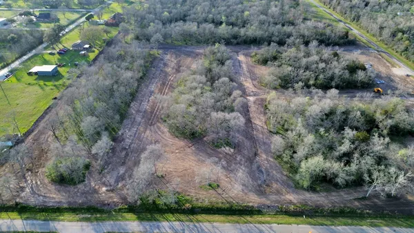 a view of a yard with green space