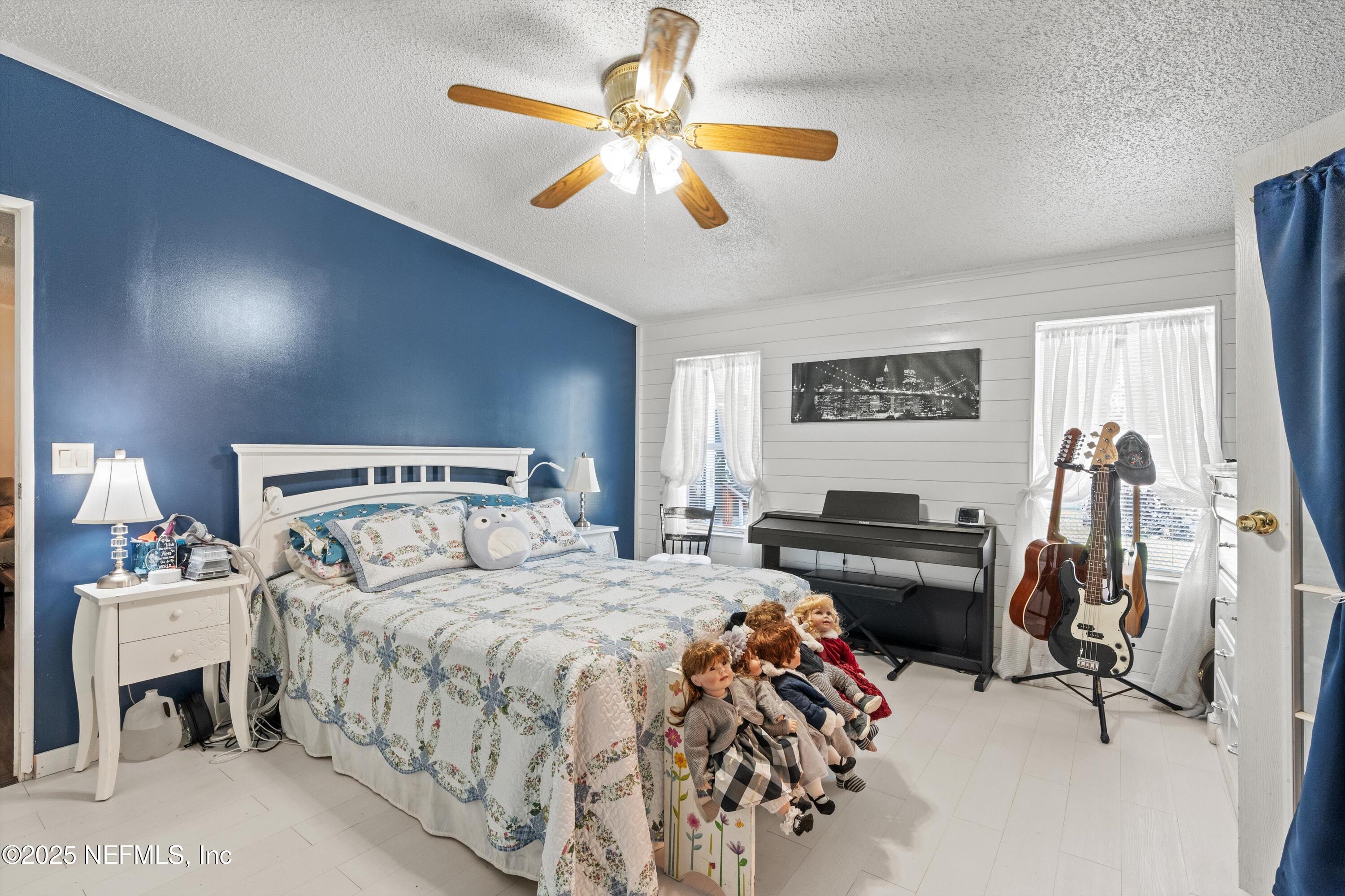 140 Edgewater Road Satsuma, FL 32189 - Photo 19 of 39 19-Primary Bedroom