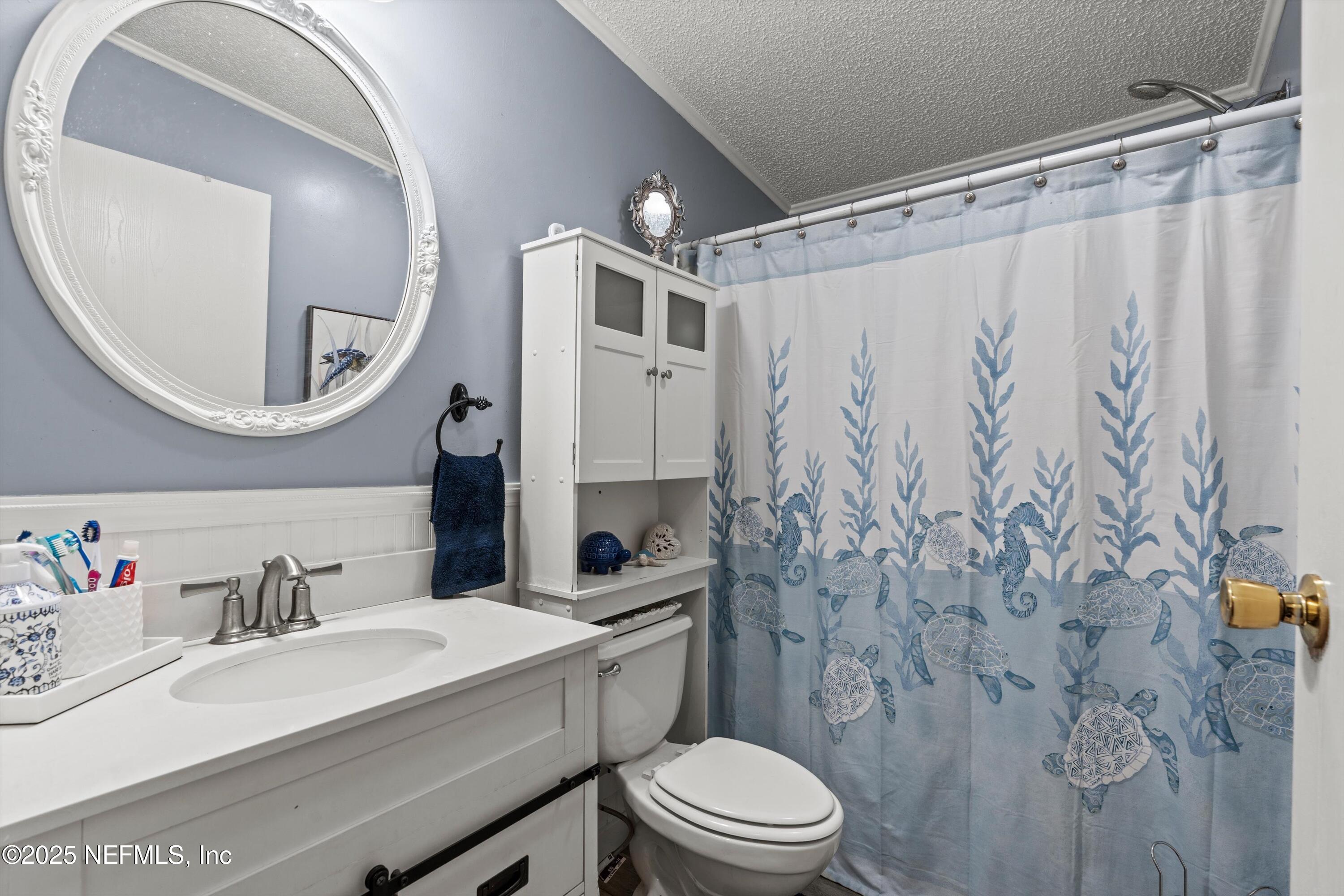 140 Edgewater Road Satsuma, FL 32189 - Photo 22 of 39 22-Guest Bath
