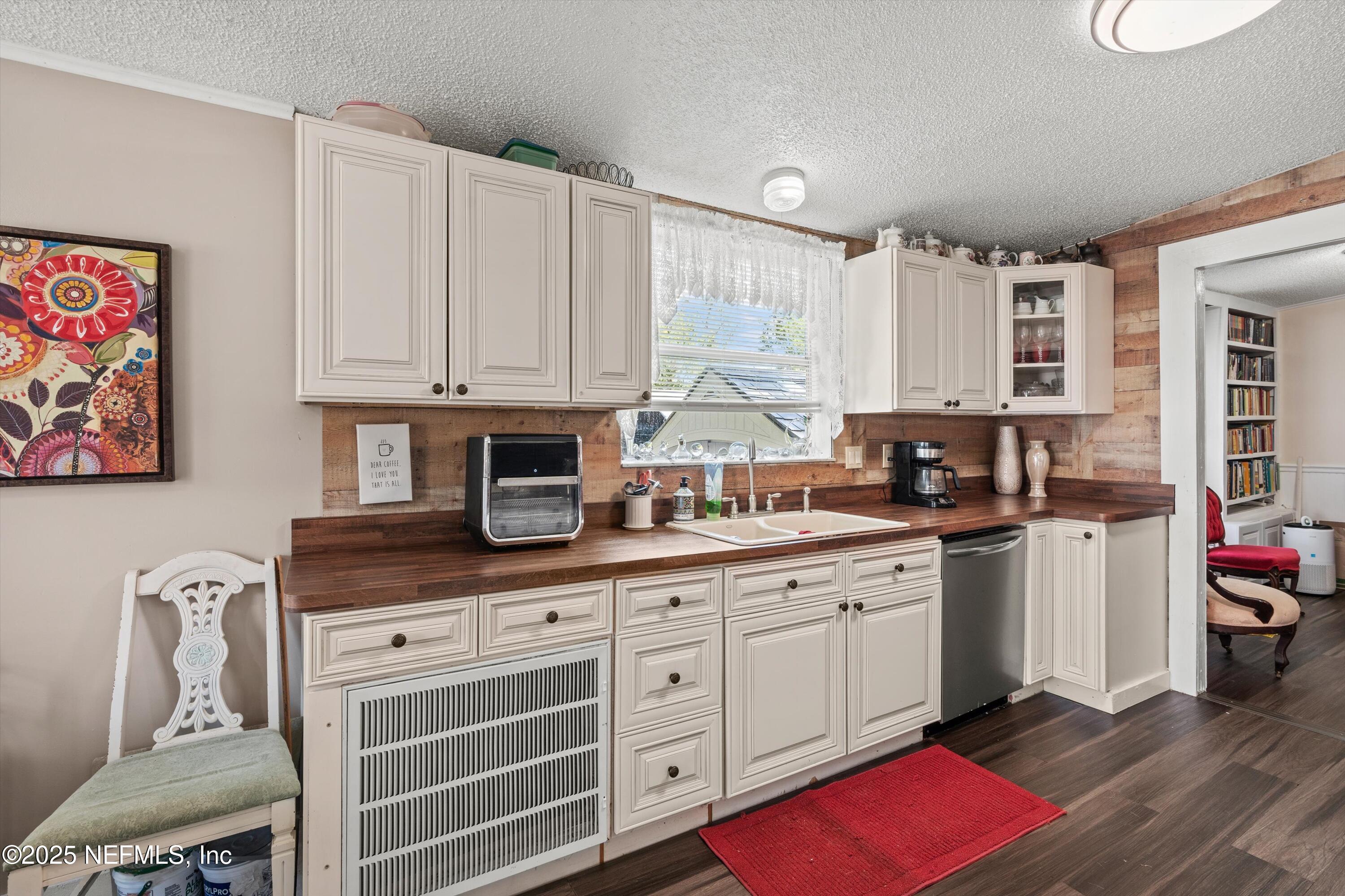 140 Edgewater Road Satsuma, FL 32189 - Photo 25 of 39 25-Kitchen