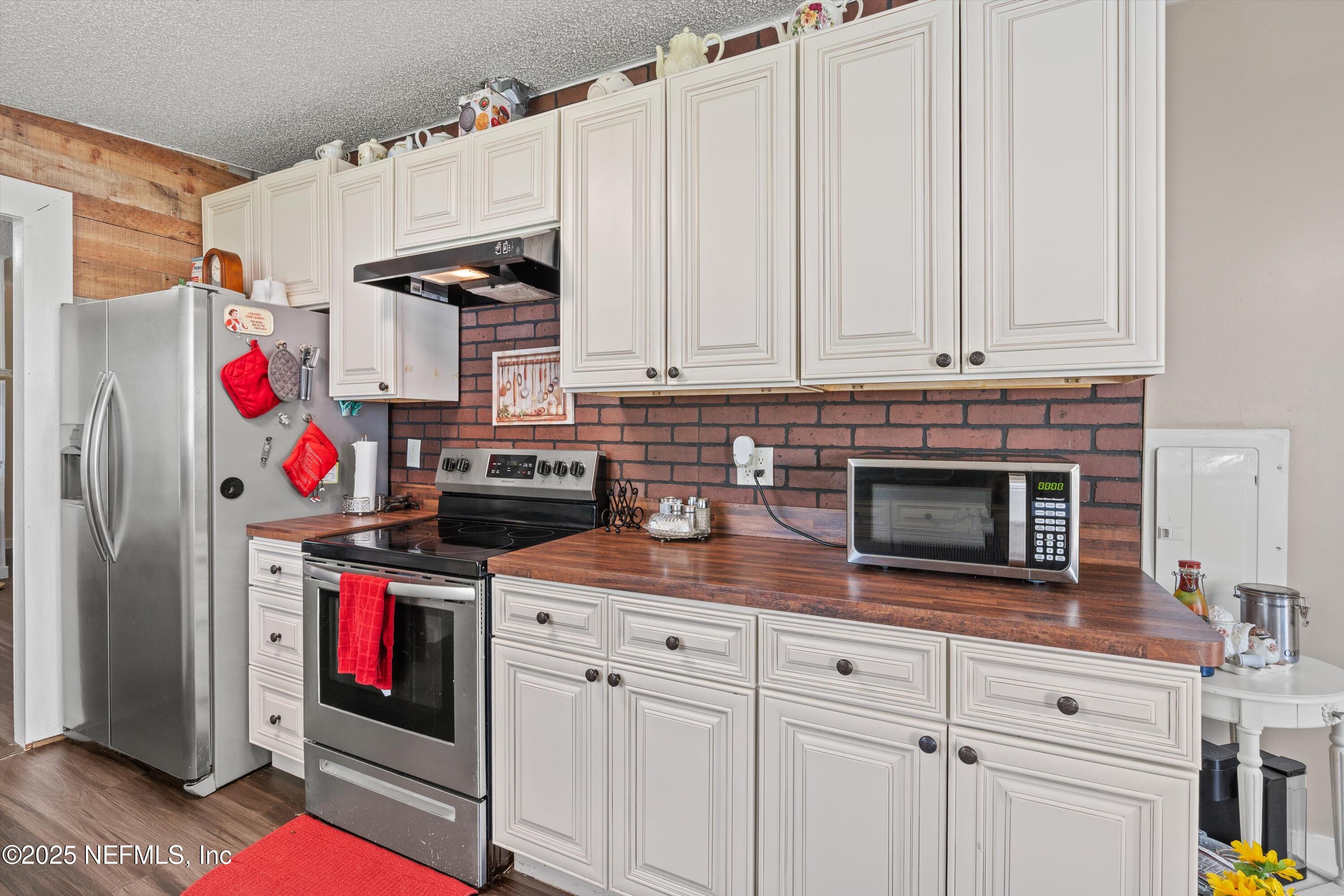 140 Edgewater Road Satsuma, FL 32189 - Photo 26 of 39 26-Kitchen