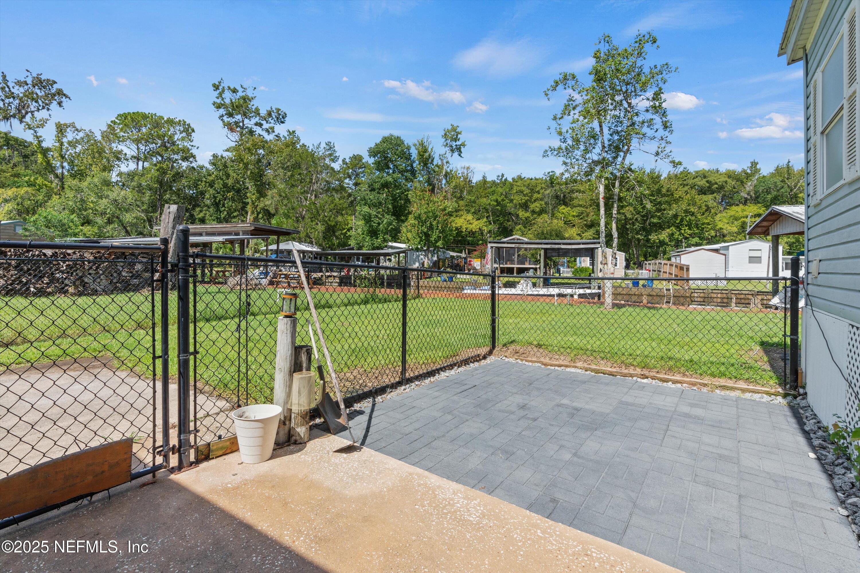 140 Edgewater Road Satsuma, FL 32189 - Photo 10 of 39 10-Gated Patio