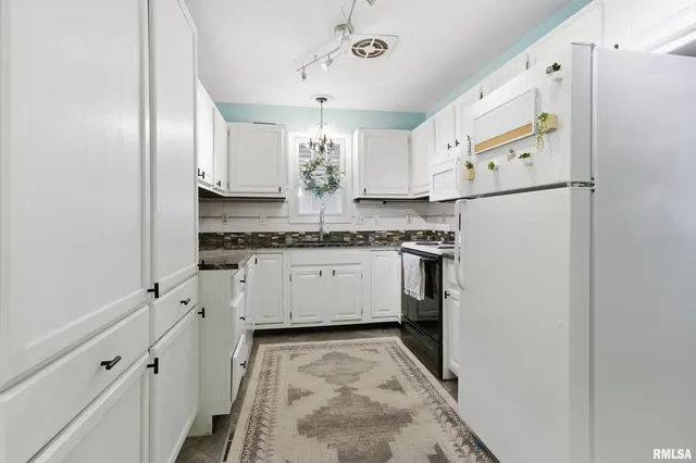 $110,000 | 50 Arlington Drive, Macomb, IL 61455