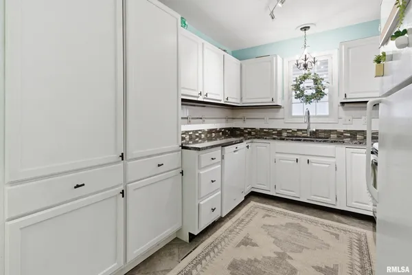 $110,000 | 50 Arlington Drive, Macomb, IL 61455