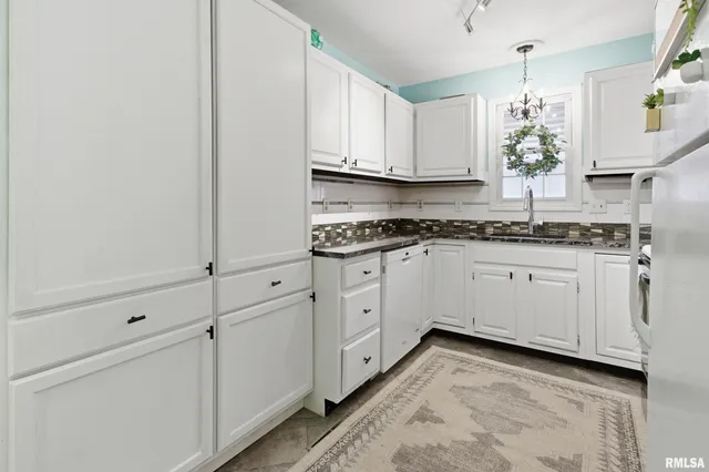 $110,000 | 50 Arlington Drive, Macomb, IL 61455