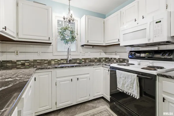 $110,000 | 50 Arlington Drive, Macomb, IL 61455