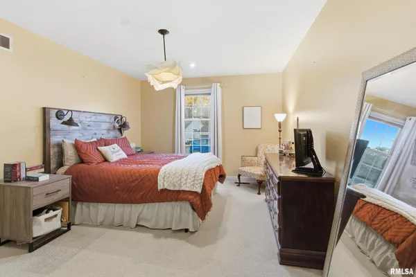 $110,000 | 50 Arlington Drive, Macomb, IL 61455